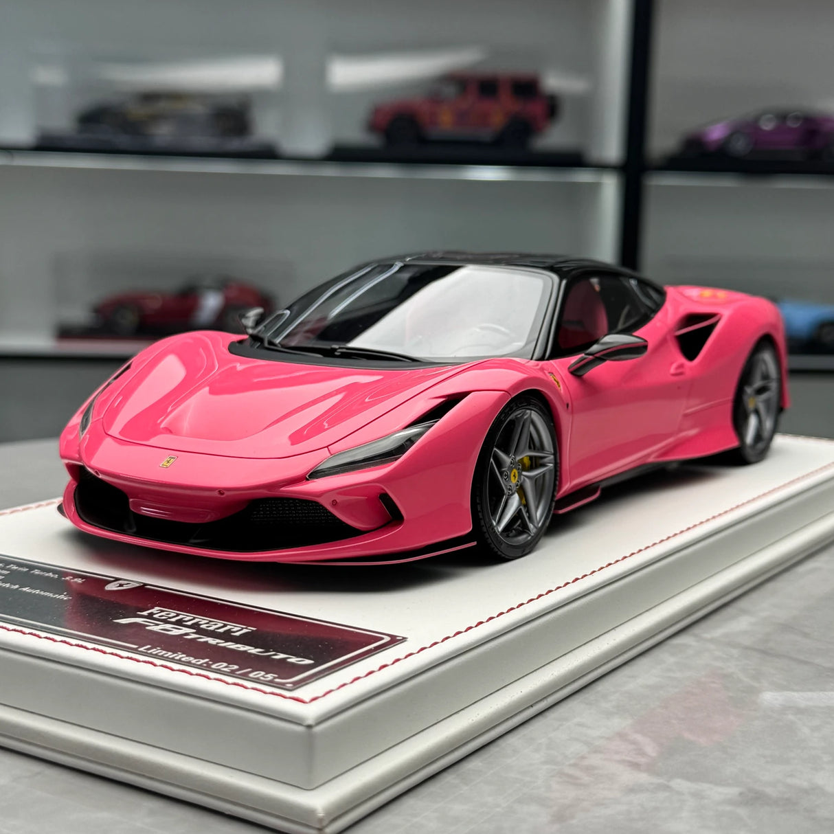 Davis &amp; Giovanni Ferrari 2019 F8 Tributo Pink Salt Bae Livery 1:18 – Samlarresinmodellresin