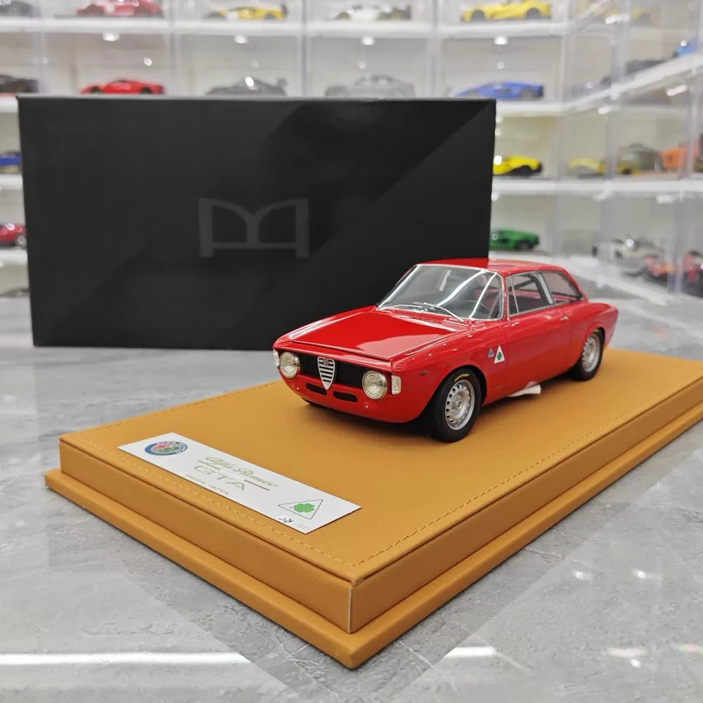 [DMH] 1:18 Alfa Romeo 1965 GTA 1300 Red Model Car Resin