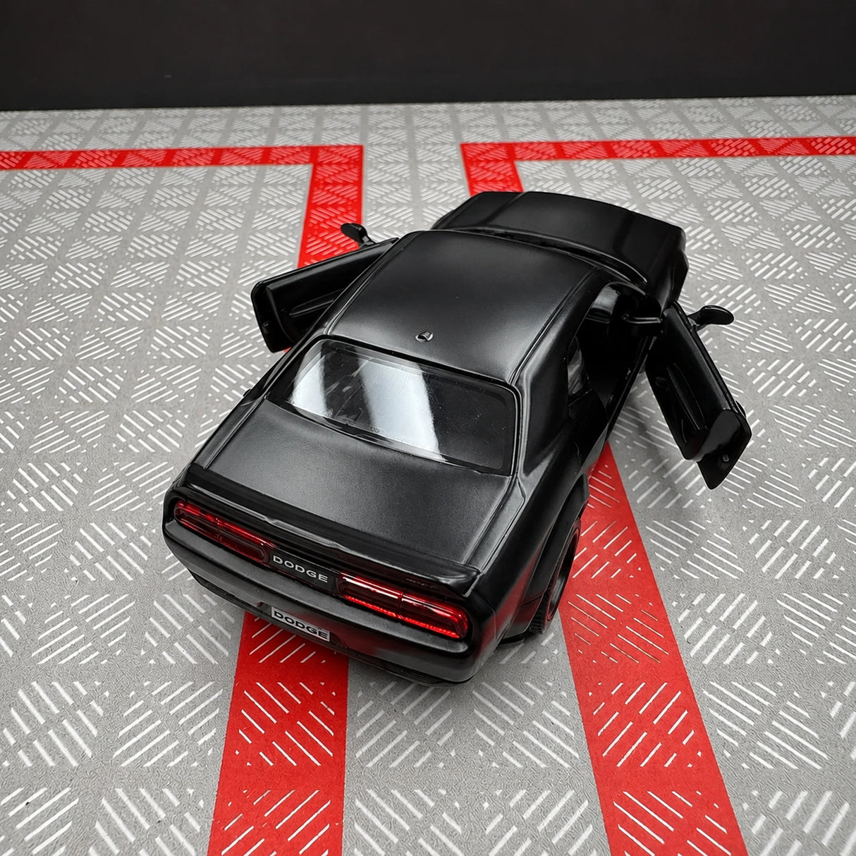 Dodge 2018 チャレンジャー SRT デーモン マットブラック 1:36 – ダイキャスト展示モデルダイキャスト