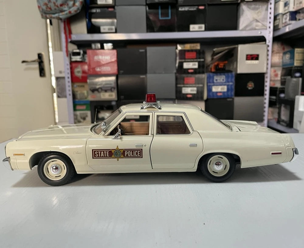 [ERTL] 1:18 Dodge 1974 Monaco Police Model Car Die-Cast