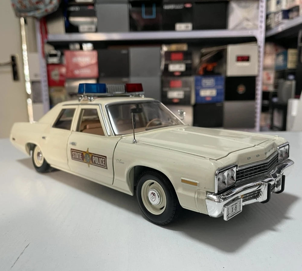 [ERTL] 1:18 Dodge 1974 Monaco Police Model Car Die-Cast