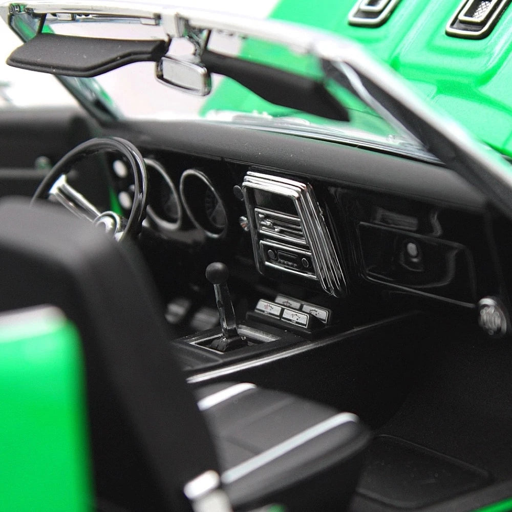 [Exact Detail] 1:18 Chevrolet 1968 Camaro RS/SS Green Model Car Die-Cast