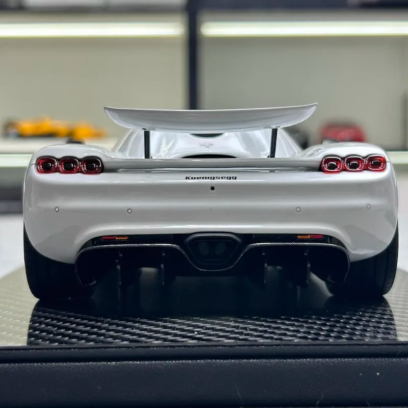 [FrontiArt] 1:18 Koenigsegg 2022 CC850 White Model Car Resin