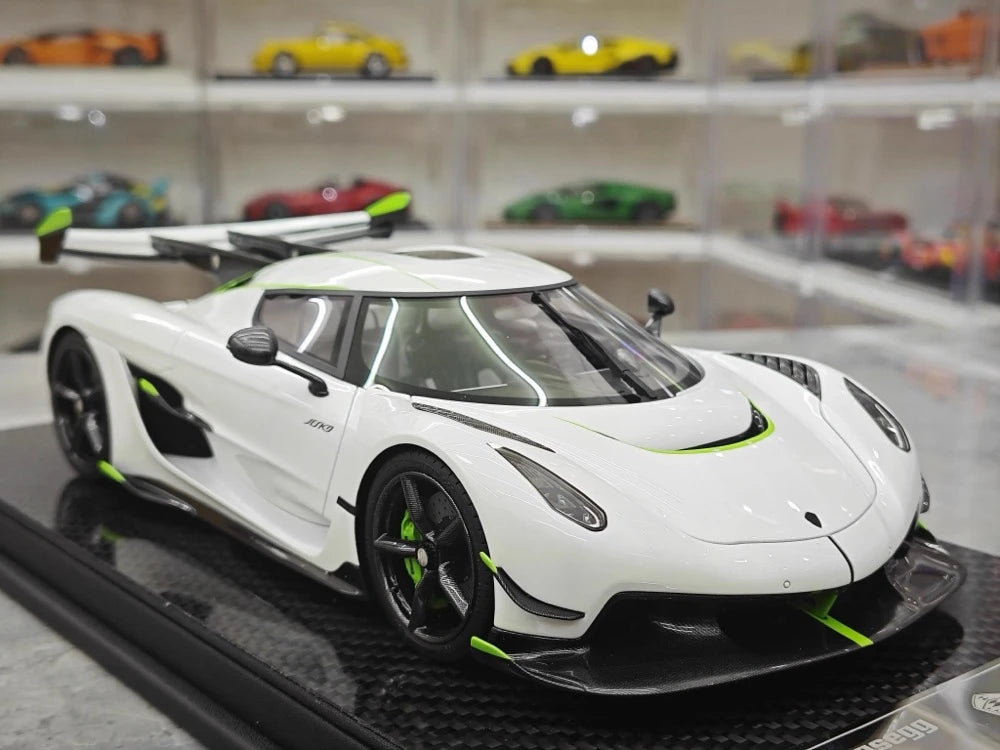 [FrontiArt] 1:18 Koenigsegg 2020 Jesko Attack Glossy bianco & verde modellino di auto resina