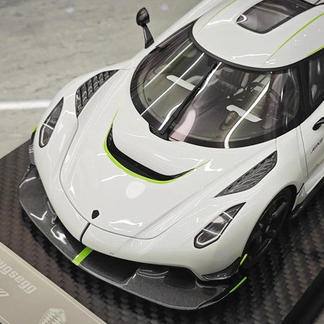 [FrontiArt] 1:18 Koenigsegg 2020 Jesko Attack Glossy White & Green Model Car Resin