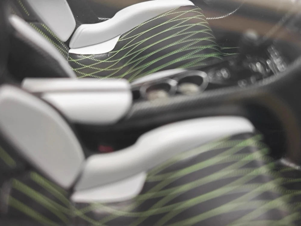 [FrontiArt] 1:18 Koenigsegg 2020 Jesko Attack Glossy bianco & verde modellino di auto resina