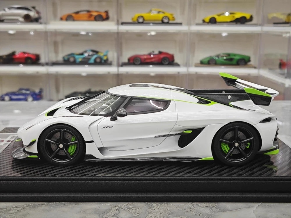 [FrontiArt] 1:18 Koenigsegg 2020 Jesko Attack Glossy White & Green Model Car Resin