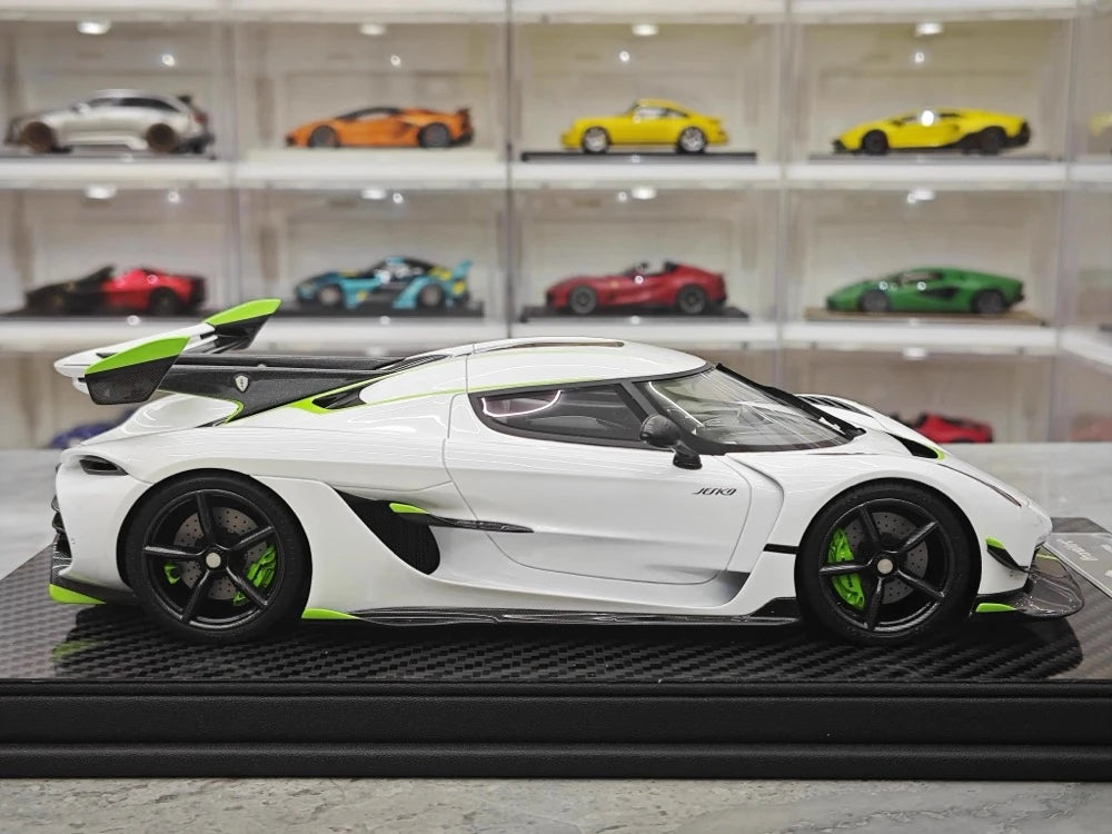 [FrontiArt] 1:18 Koenigsegg 2020 Jesko Attack Glossy White & Green Model Car Resin