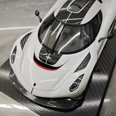 [FrontiArt] 1:18 Koenigsegg 2020 Jesko Attack Glossy White & Red Model Car Resin