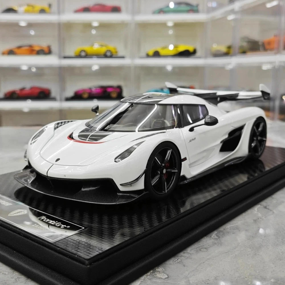 [FrontiArt] 1:18 Koenigsegg 2020 Jesko Attack Glossy White & Red Model Car Resin