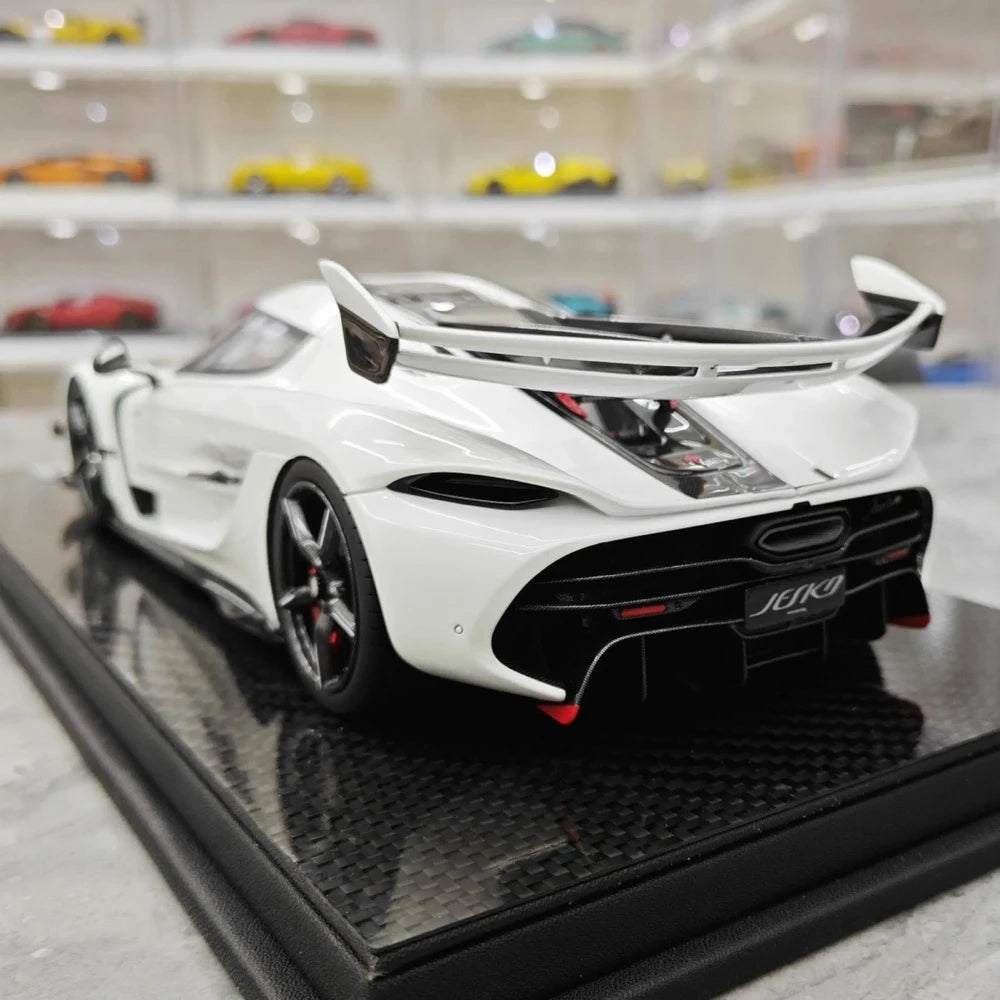 [FrontiArt] 1:18 Koenigsegg 2020 Jesko Attack Glossy White & Red Model Car Resin