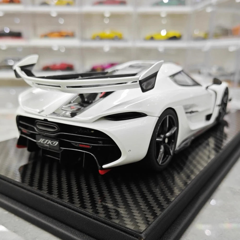 [FrontiArt] 1:18 Koenigsegg 2020 Jesko Attack Glossy White & Red Model Car Resin
