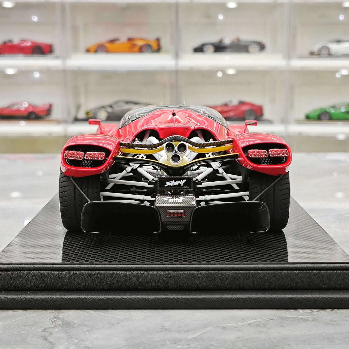 Nilu27 2024 NILU Red 1:18 resin model car by FrontiArt - view 7