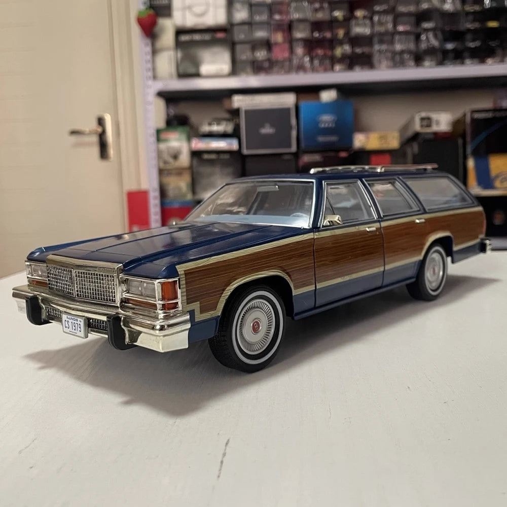 [Greenlight] 1:18 Ford 1979 LTD Country Squire Wagon blu modellino di auto Die-Cast