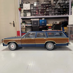 [Greenlight] 1:18 Ford 1979 LTD Country Squire Wagon blu modellino di auto Die-Cast