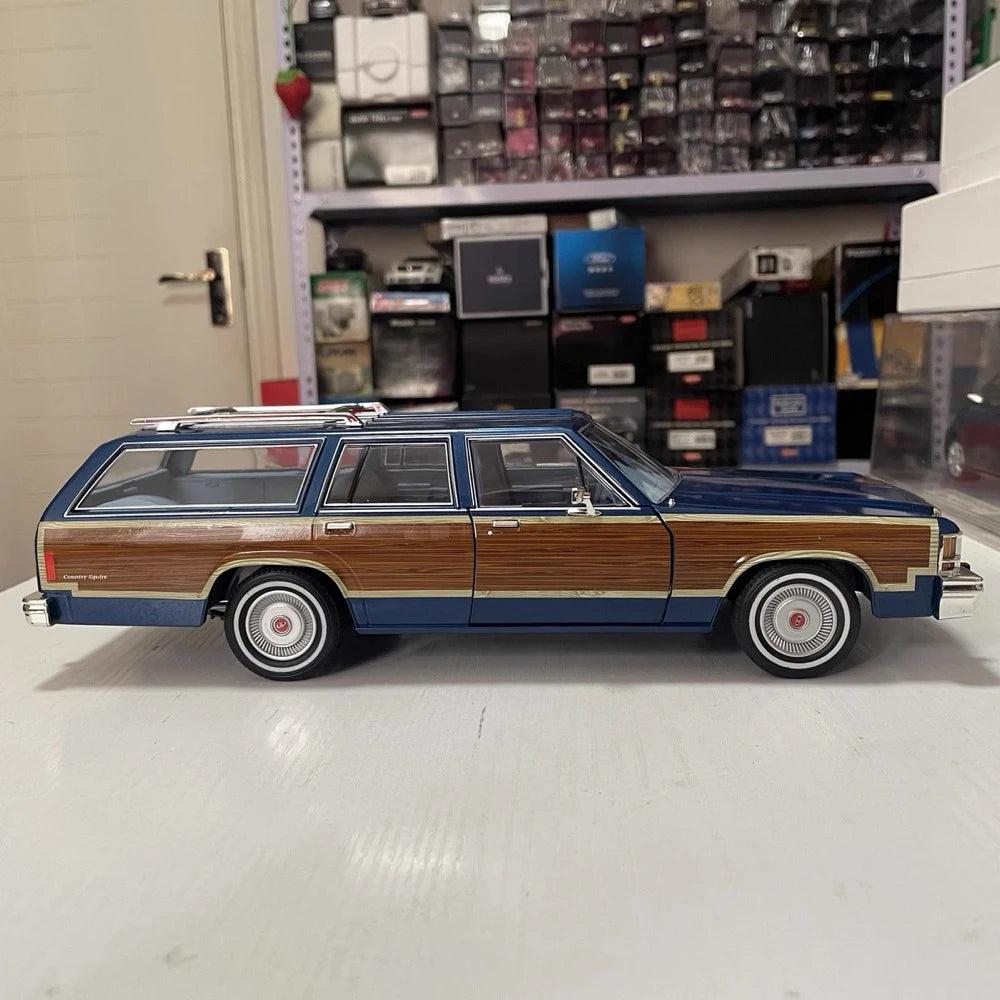[Greenlight] 1:18 Ford 1979 LTD Country Squire Wagon blu modellino di auto Die-Cast