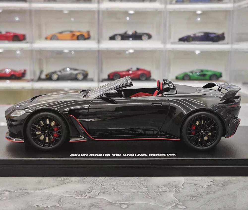 [GT Spirit] 1:18 Aston Martin 2021 V12 Vantage Roadster Black Model Car Resin