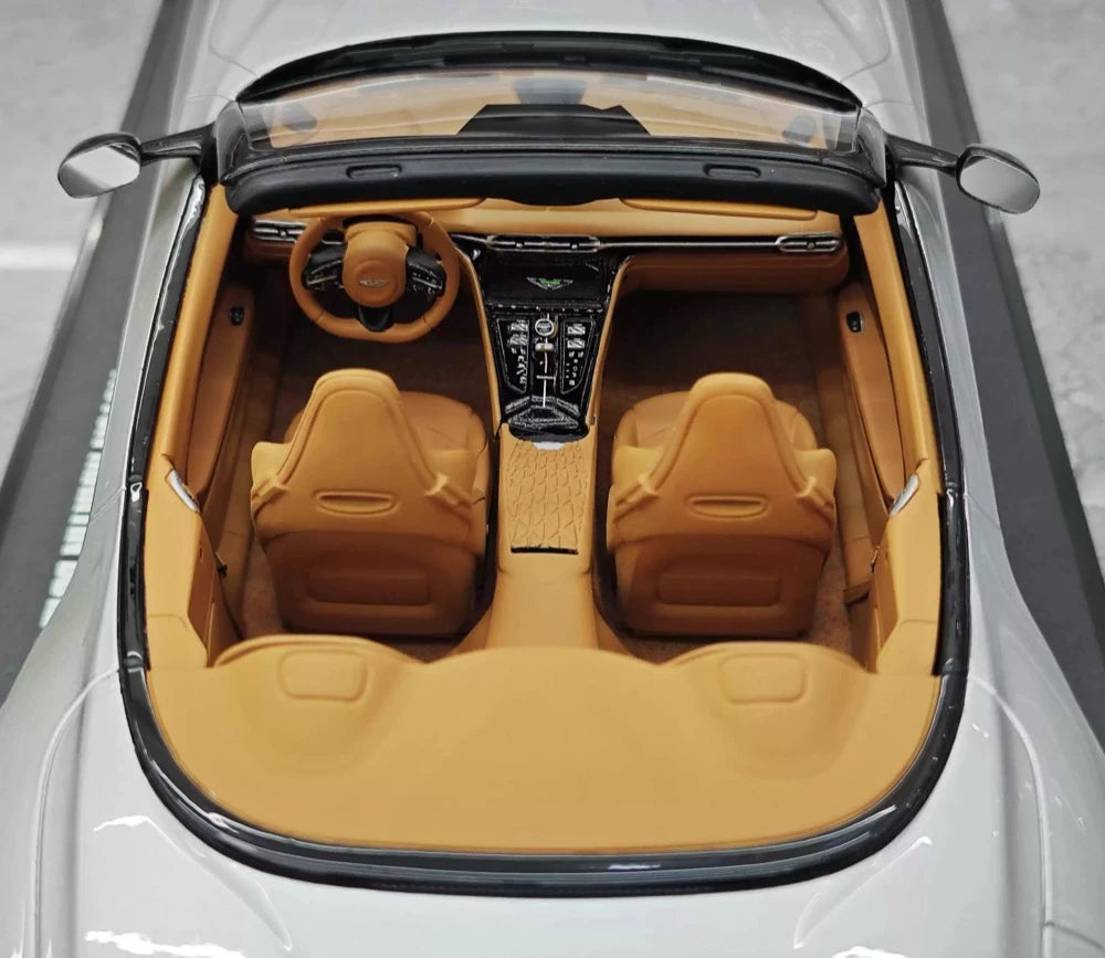 [GT Spirit] 1:18 Aston Martin 2023 DB12 Volante Silver Model Car Resin
