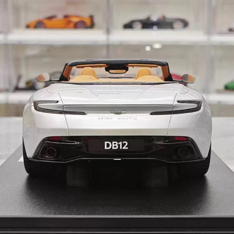 [GT Spirit] 1:18 Aston Martin 2023 DB12 Volante zilver modelauto Hars