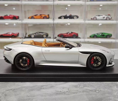 [GT Spirit] 1:18 Aston Martin 2023 DB12 Volante zilver modelauto Hars