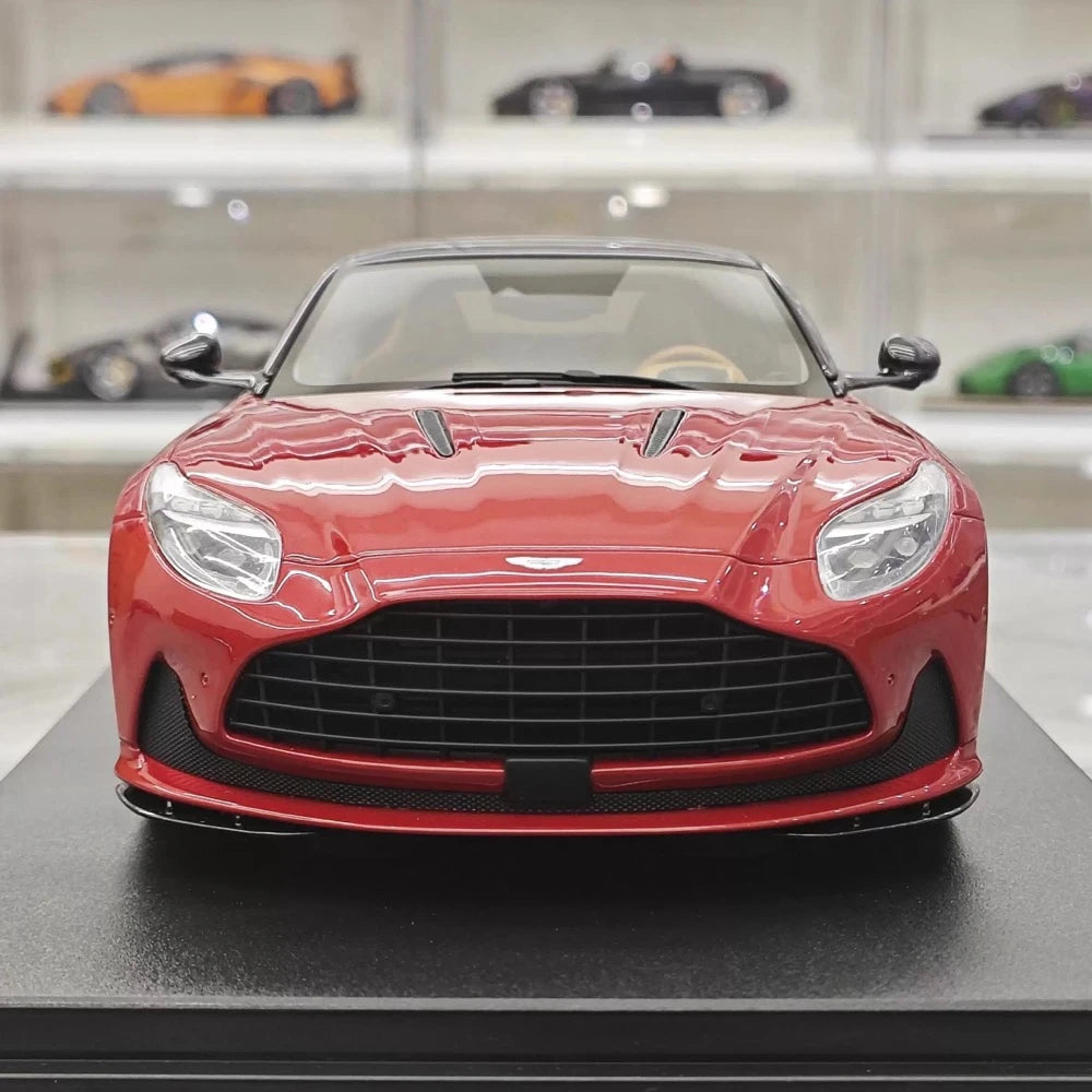 [GT Spirit] 1:18 Aston Martin 2024 DB12 rood modelauto Hars