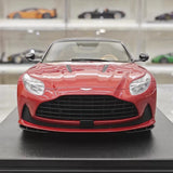 [GT Spirit] 1:18 Aston Martin 2024 DB12 rood modelauto Hars