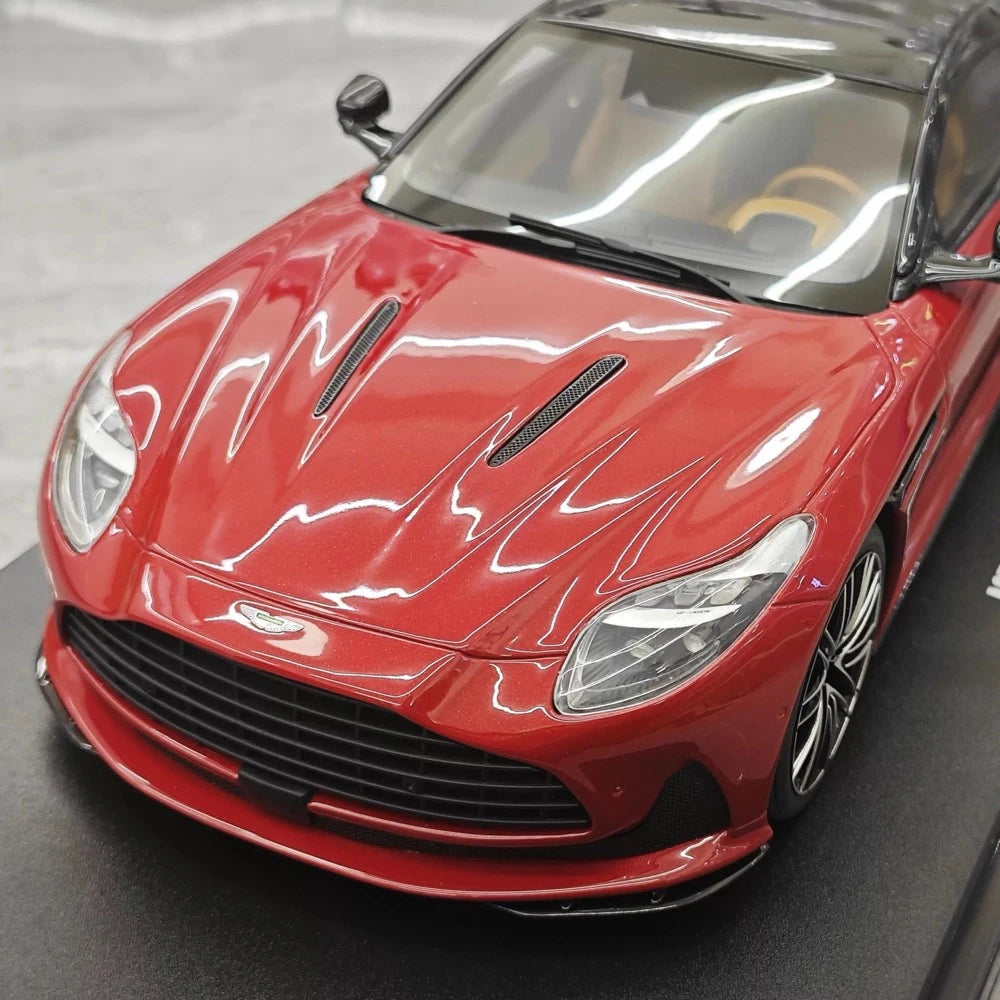 [GT Spirit] 1:18 Aston Martin 2024 DB12 rood modelauto Hars