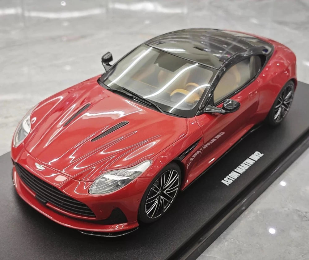 [GT Spirit] 1:18 Aston Martin 2024 DB12 rood modelauto Hars
