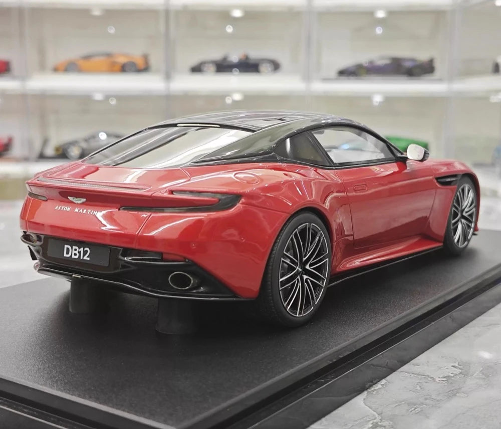 [GT Spirit] 1:18 Aston Martin 2024 DB12 rood modelauto Hars