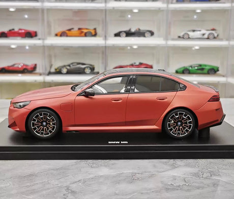 [GT Spirit] 1:18 BMW 2025 G90 M5 rood modelauto Hars