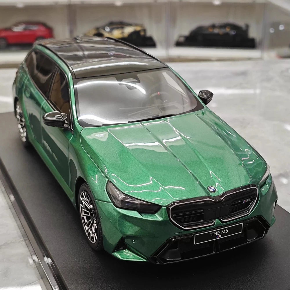 [GT Spirit] 1:18 BMW 2025 M5 Touring Isle Green Model Car Resin