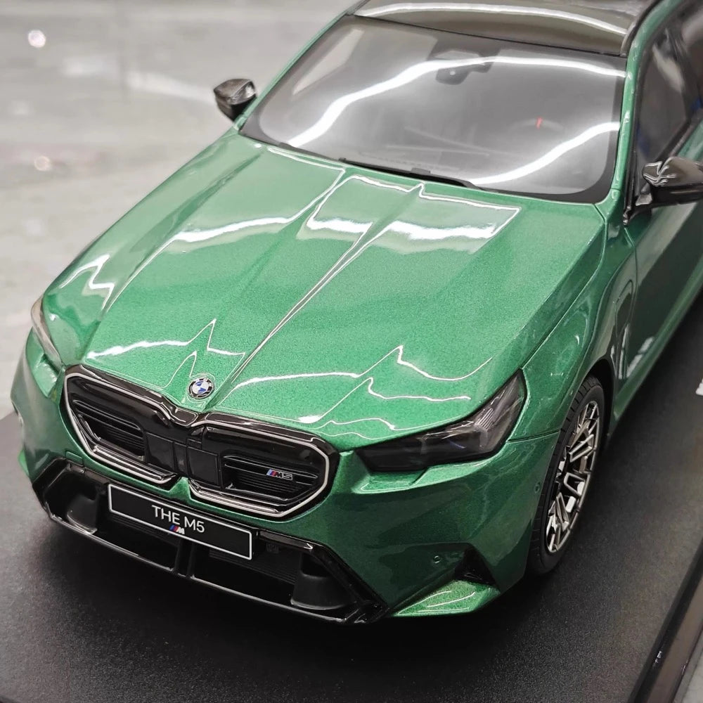 [GT Spirit] 1:18 BMW 2025 M5 Touring Isle verde modellino di auto resina