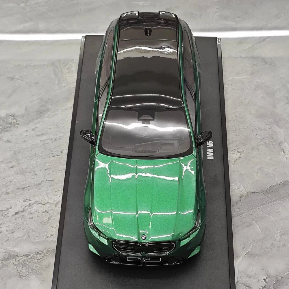 [GT Spirit] 1:18 BMW 2025 M5 Touring Isle verde modellino di auto resina