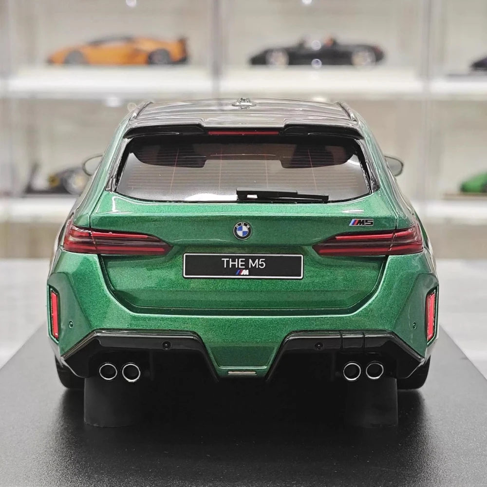 [GT Spirit] 1:18 BMW 2025 M5 Touring Isle verde modellino di auto resina