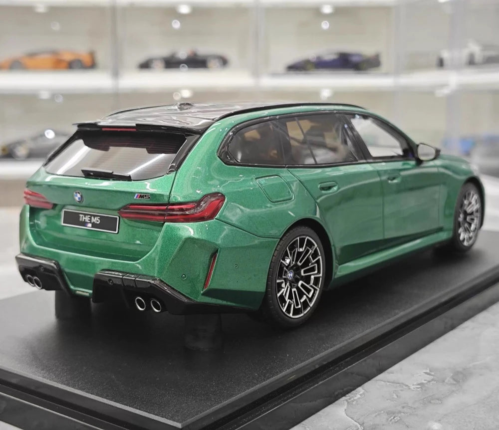 [GT Spirit] 1:18 BMW 2025 M5 Touring Isle verde modellino di auto resina