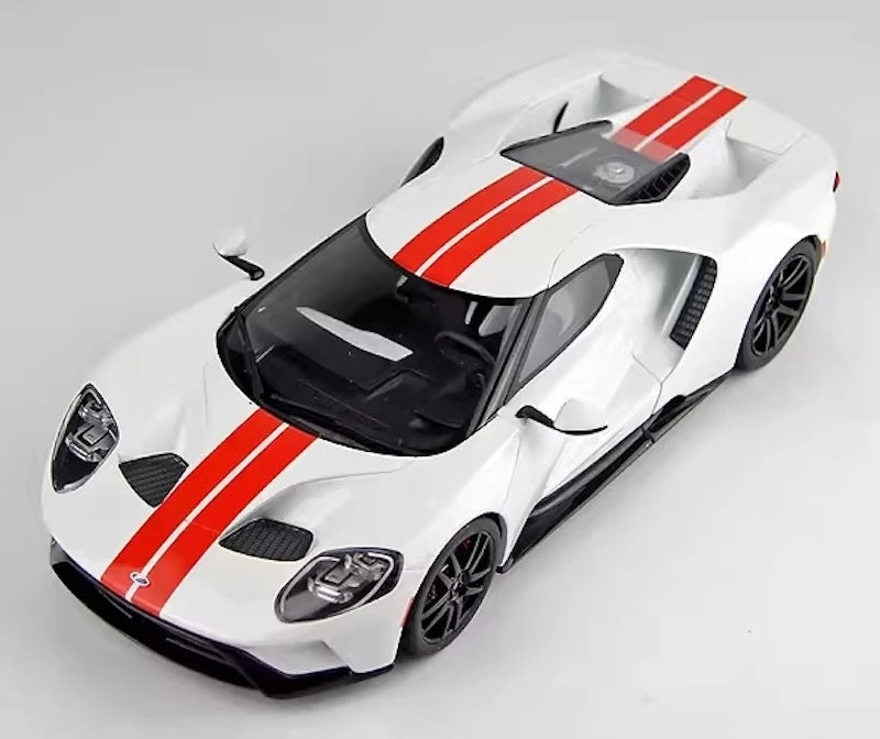 [GT Spirit] 1:18 Ford 2017 GT vit modellbil harts