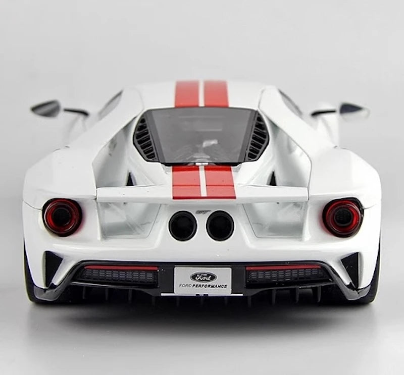 [GT Spirit] 1:18 Ford 2017 GT vit modellbil harts