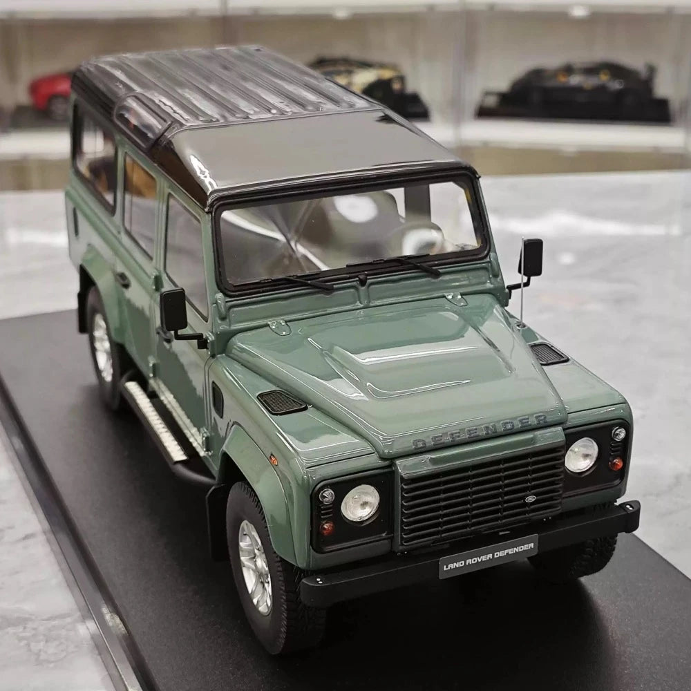 [GT Spirit] 1:18 Land Rover 2016 Defender 110 Green Model Car Resin