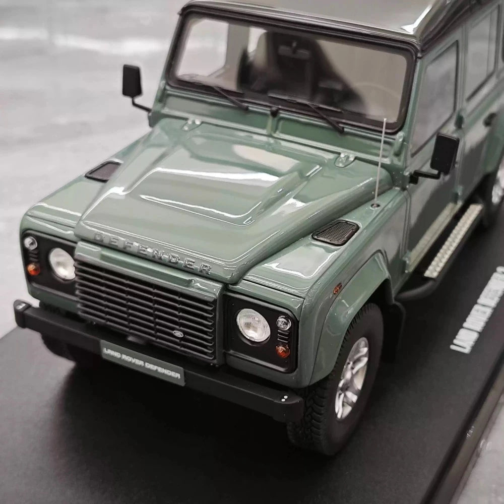 [GT Spirit] 1:18 Land Rover 2016 Defender 110 Green Model Car Resin