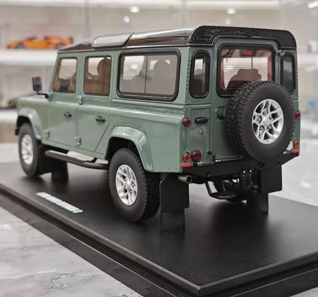[GT Spirit] 1:18 Land Rover 2016 Defender 110 groen modelauto Hars