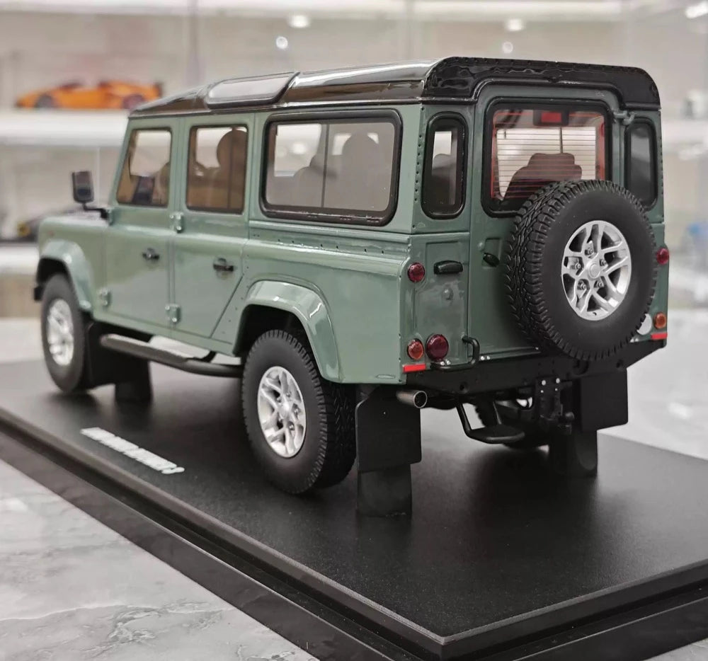 [GT Spirit] 1:18 Land Rover 2016 Defender 110 Green Model Car Resin