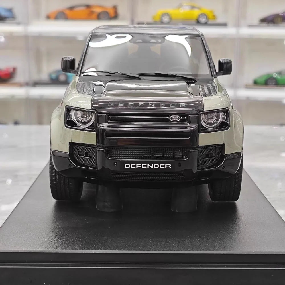 [GT Spirit] 1:18 Land Rover 2020 Defender P400 Green Model Car Resin