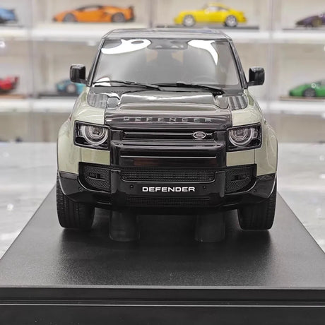 [GT Spirit] 1:18 Land Rover 2020 Defender P400 Green Model Car Resin