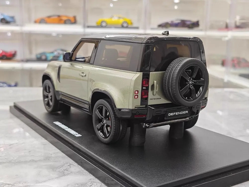 [GT Spirit] 1:18 Land Rover 2020 Defender P400 Green Model Car Resin