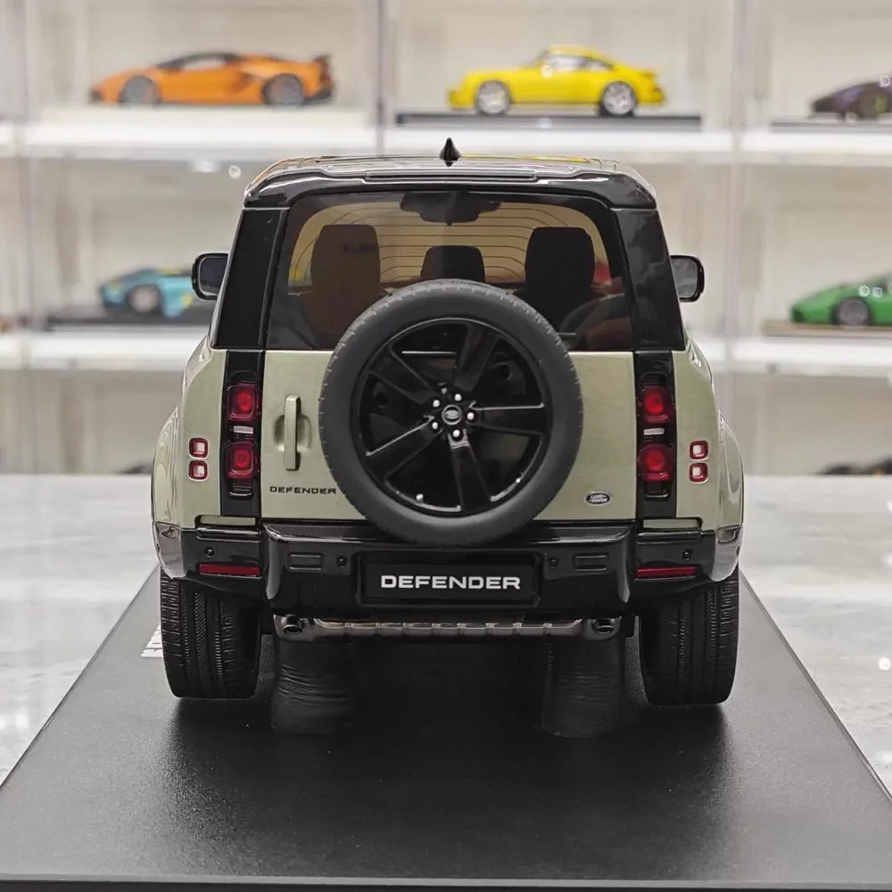 [GT Spirit] 1:18 Land Rover 2020 Defender P400 グリーン モデルカー レジン