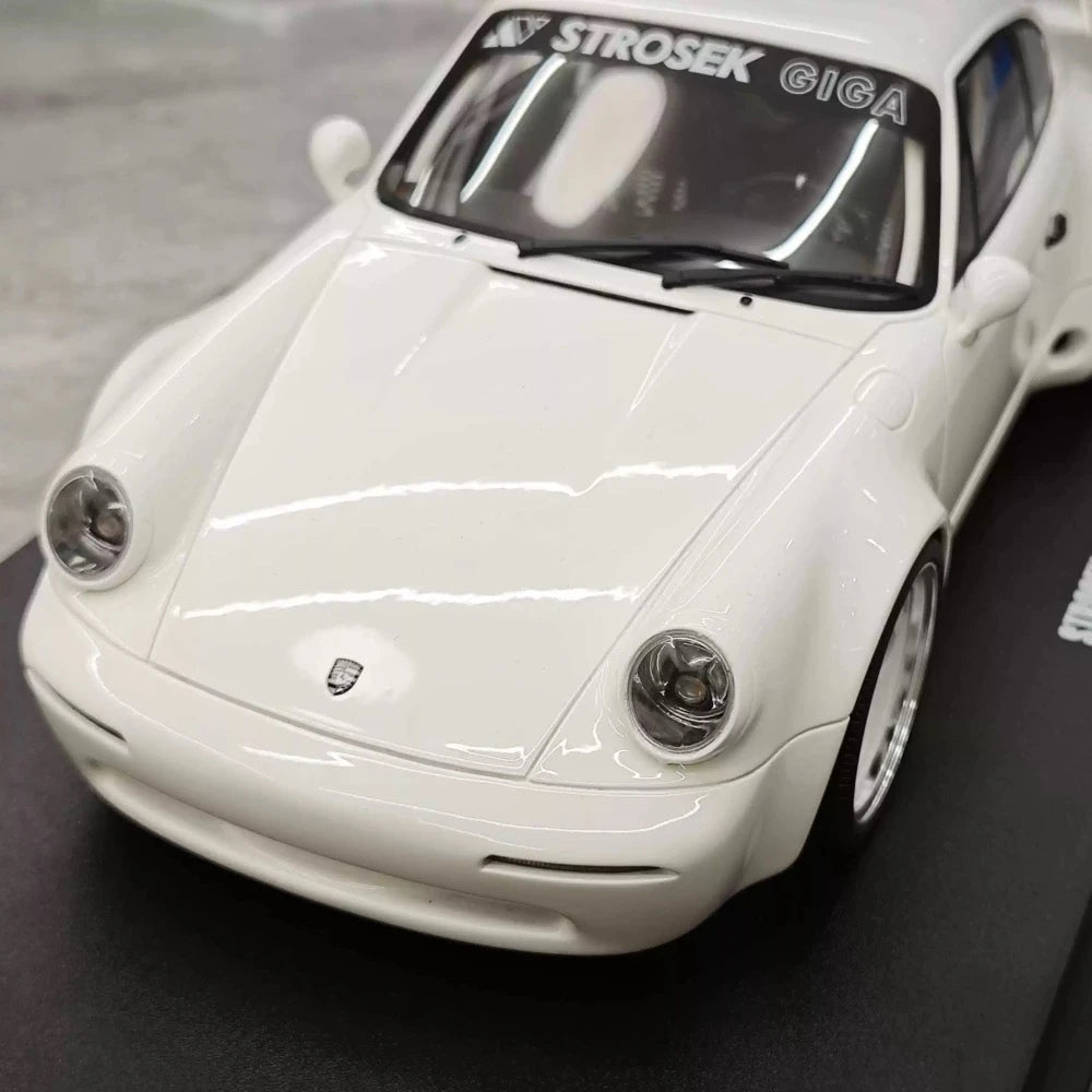 [GT Spirit] 1:18 Porsche 1995 911 Strosek Giga bianco modellino di auto resina