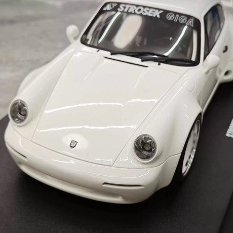 [GT Spirit] 1:18 Porsche 1995 911 Strosek Giga wit modelauto Hars