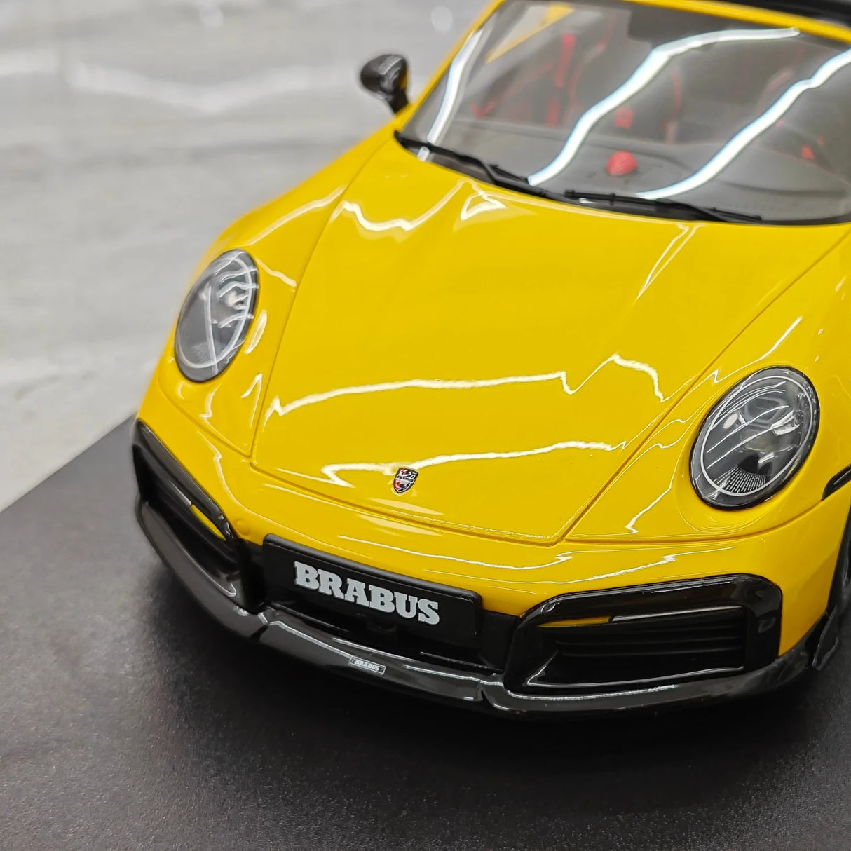 GT Spirit Porsche 2023 Brabus 900 Geel 1:18 – Verzamelbare resin modelresin resin