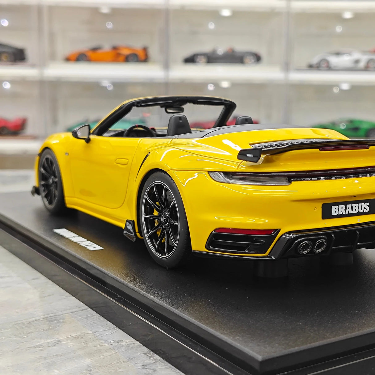 GT Spirit Porsche 2023 Brabus 900 Geel 1:18 – Verzamelbare resin modelresin resin