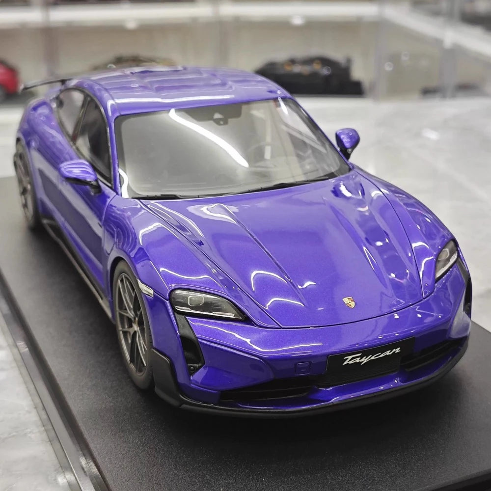 [GT Spirit] 1:18 Porsche 2025 Taycan Turbo GT viola modellino di auto resina